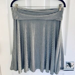 Max Studio Jersey Gray/White Striped Skirt M